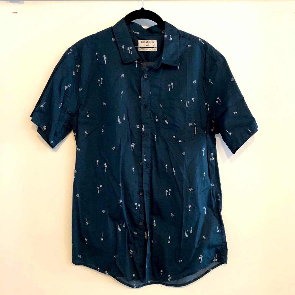 BILLABONG navy button down